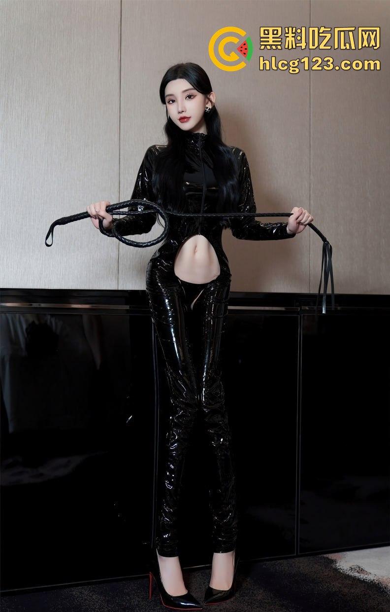 抖音顶级网红嫩模周于希3P视频外泄！双管齐下诱惑尽显，后入姿势巨乳狂颤！-8