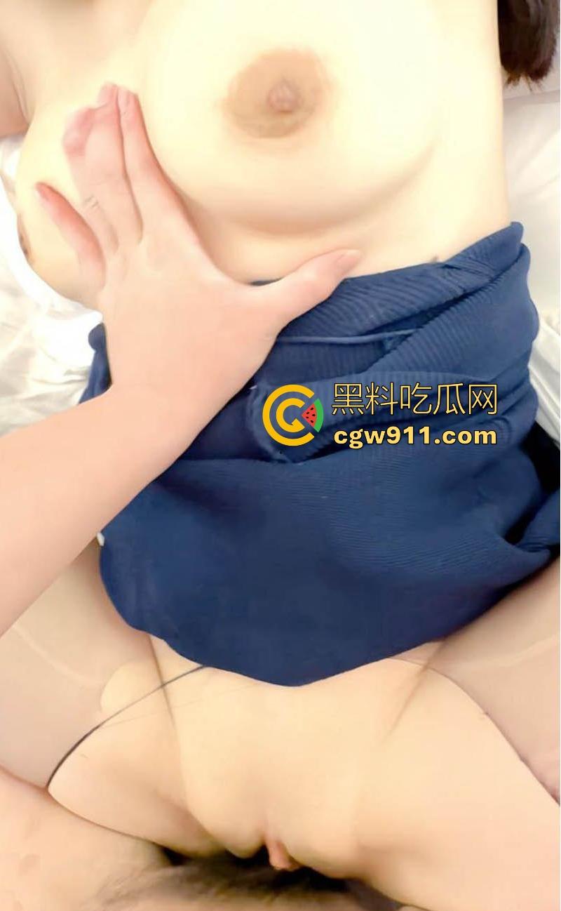 姐姐御萝双修，白虎一线天骚逼淫水横飞，玩上头时暴力开肛导致肛裂出血，国庆福利硬到喷射！-5