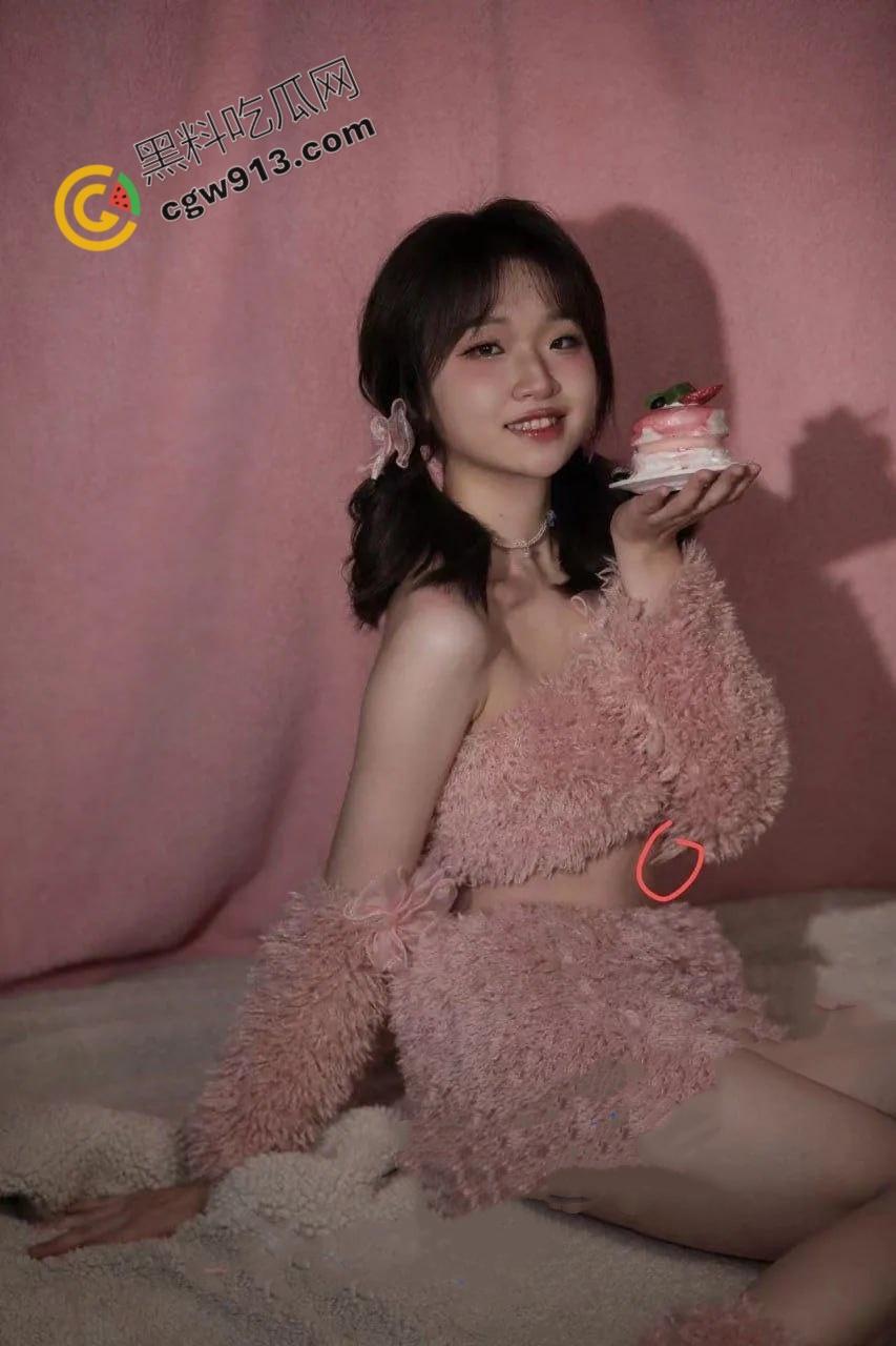 上海财经大学嫩妹黄玉凤: 金主爸爸的掌上明珠or富二代的新欢女主角，她究竟有何魅力?-1