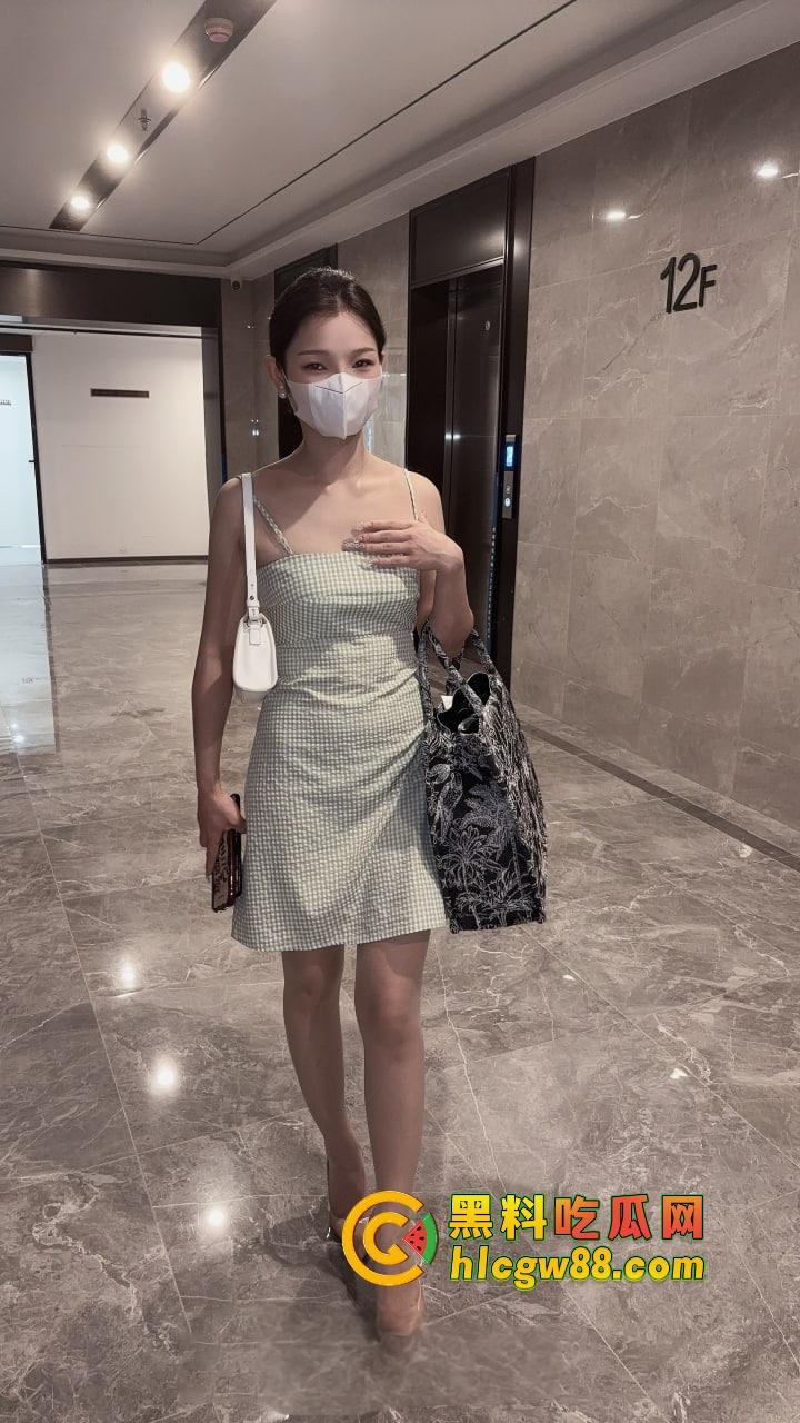 苏州99年骚妻『张婉婉』被绿帽老公牵着爬,多P调教裹操,菊花口爆双开花,毒龙深喉吞精爽成肉便器!-6