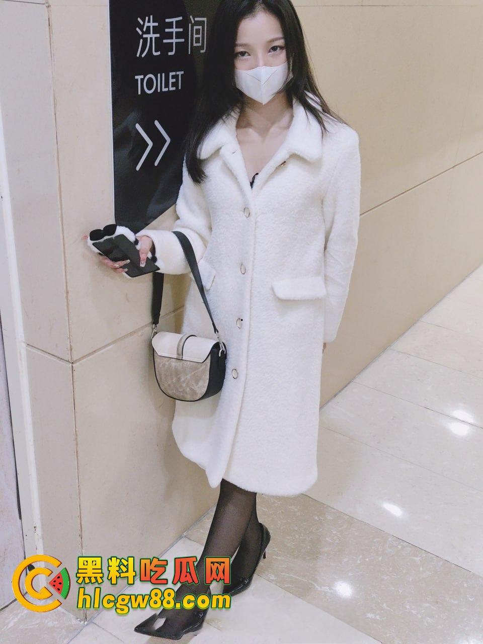 苏州99年骚妻『张婉婉』被绿帽老公牵着爬,多P调教裹操,菊花口爆双开花,毒龙深喉吞精爽成肉便器!-13