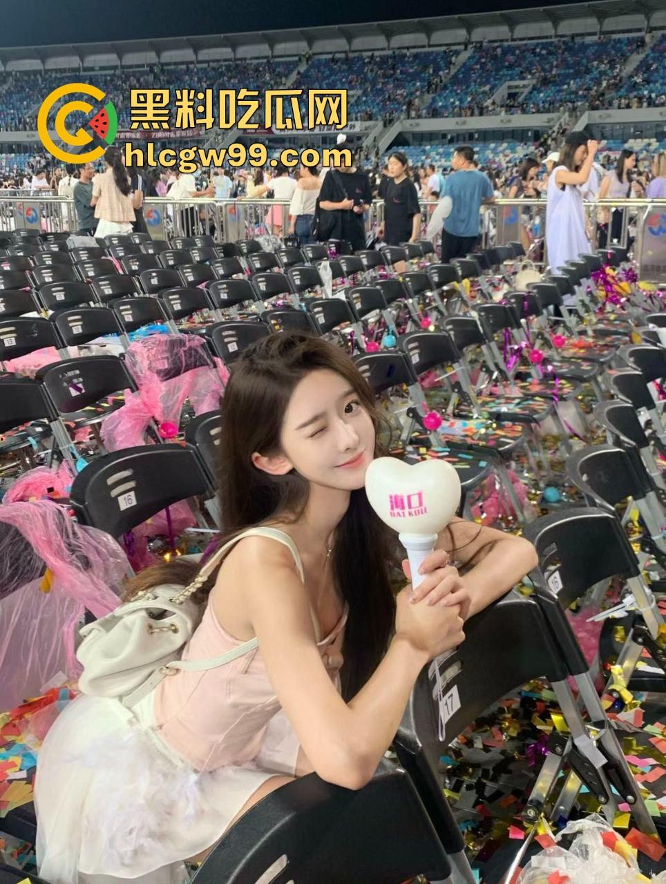 性感秘书被经理带到电竞酒店,蒙眼黑丝大长腿成天然炮架子,华伦天奴加攻速大屌疯狂撞击,还被偷拍全网疯传!-4