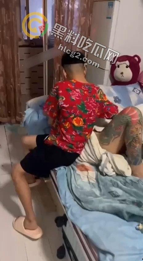 大柔最新视频曝光!快手精神小妹被大哥“香蕉”狂插,被精神小伙疯狂抠逼,画面超刺激!-8