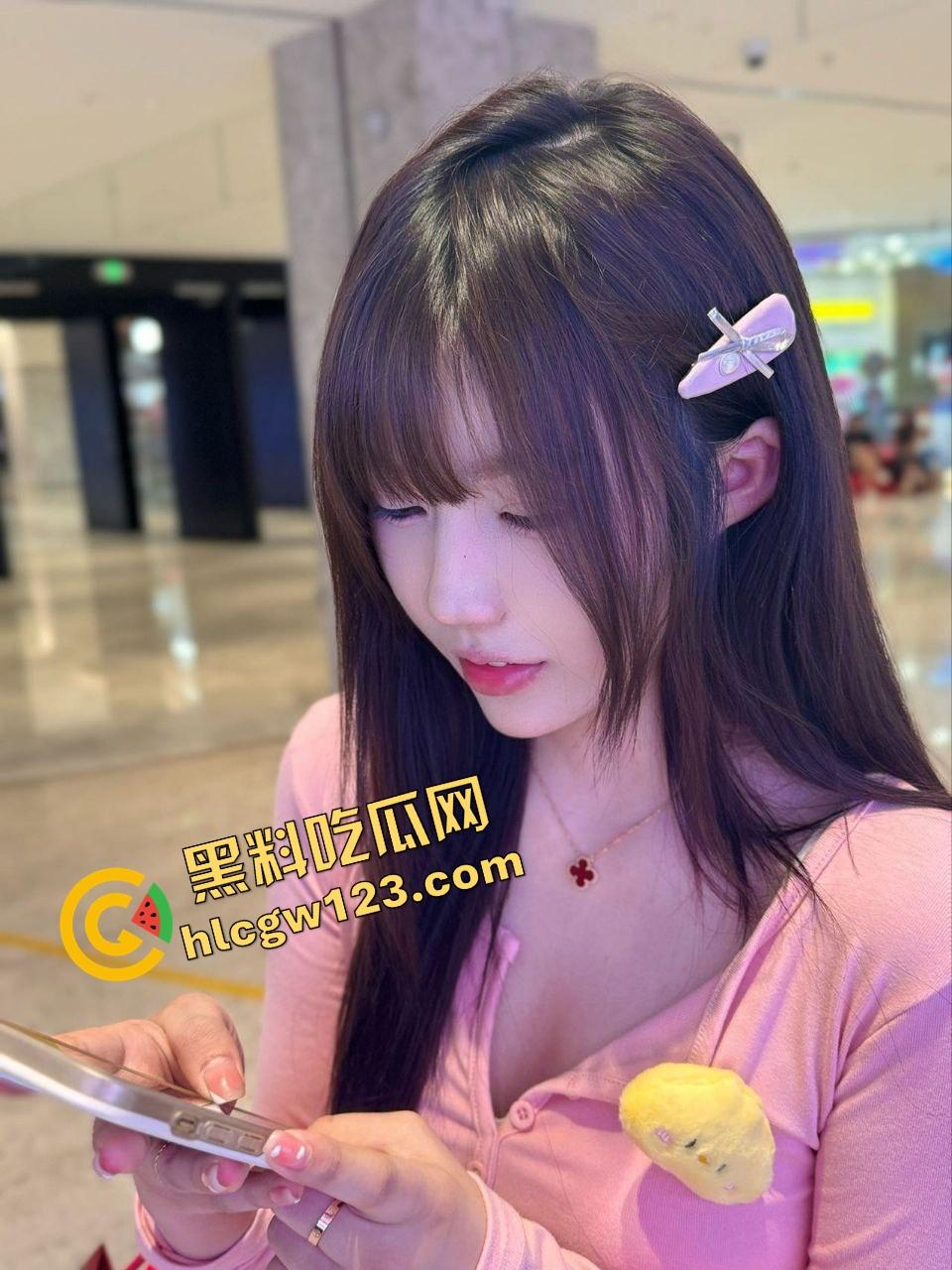 南宁精神小妹旅馆玩命,无套狂插中出喷满B,爽完上传QQ群开始卖片换烟钱,这种货色只适合操!-1