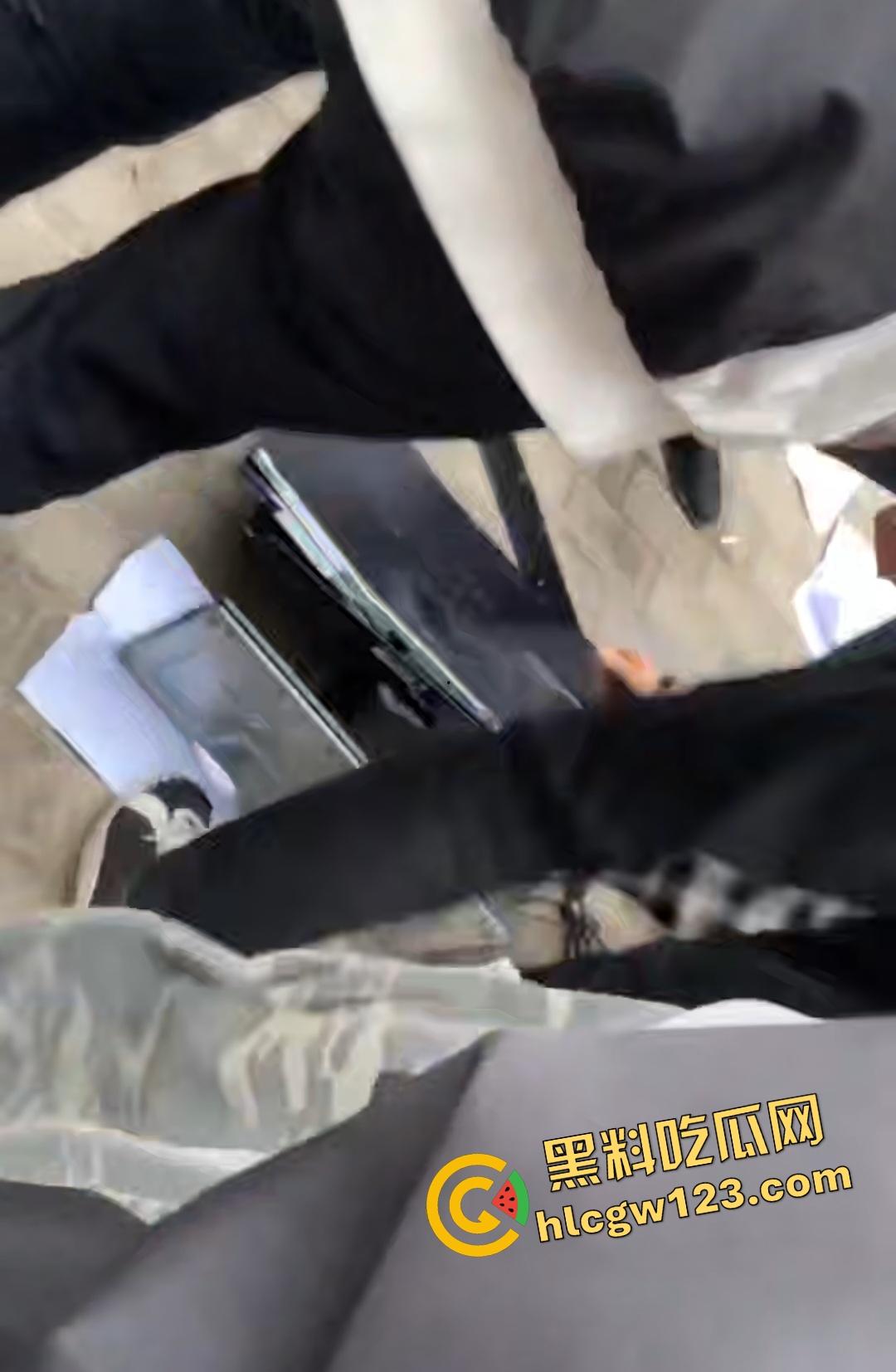 许昌六中【吴怡佳】被班主任嫉妒美貌体罚孤立，恶毒霸凌导致学生跳楼！同学愤怒狂砸学校财产！-5