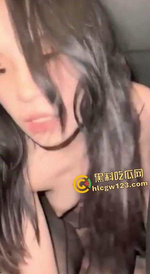 天雷滚滚稚嫩妹妹车震初体验，粉嫩小穴被狂虐，女上位敲到头嫌车太小！-8
