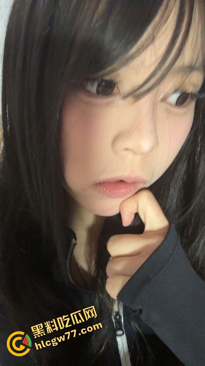 外表卡哇伊，内里母狗命，合肥女高『娜美』撅屁股掰嫩穴，被小哥操成奶子缩水狗，反差贼他妈顶！-1