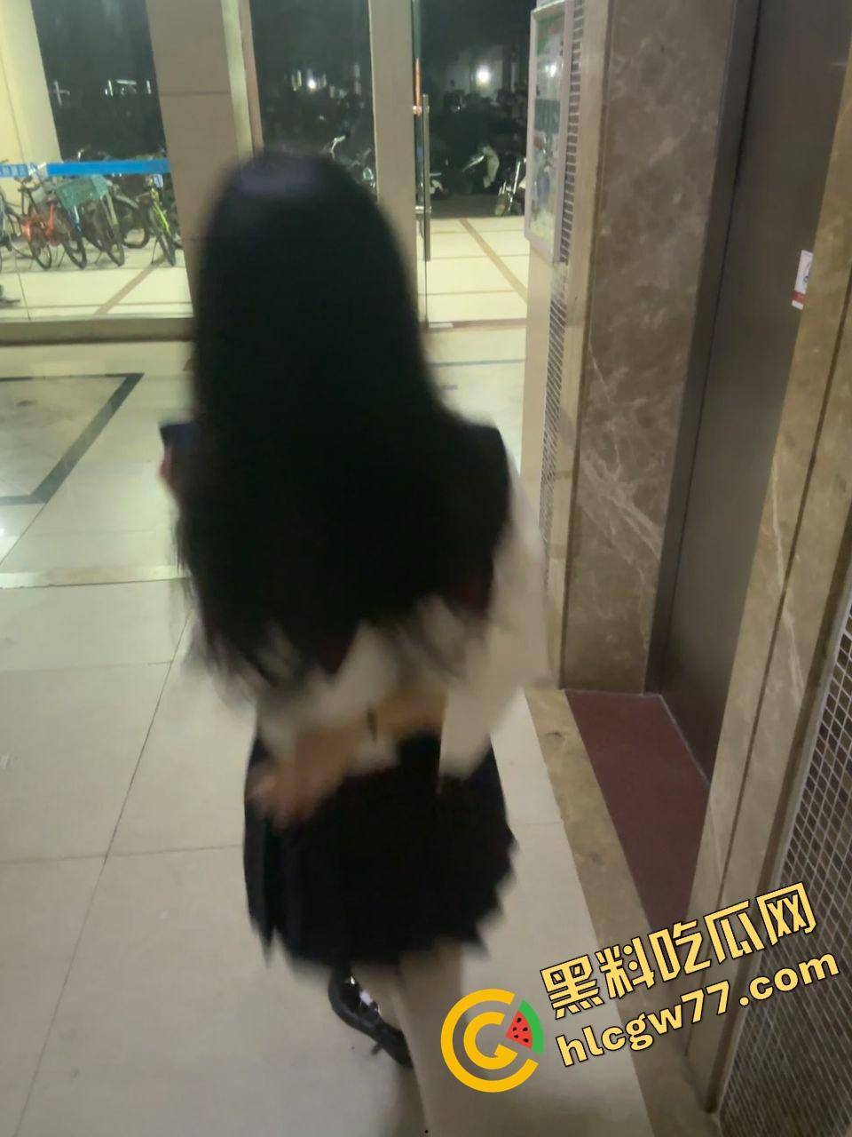 外表卡哇伊，内里母狗命，合肥女高『娜美』撅屁股掰嫩穴，被小哥操成奶子缩水狗，反差贼他妈顶！-4