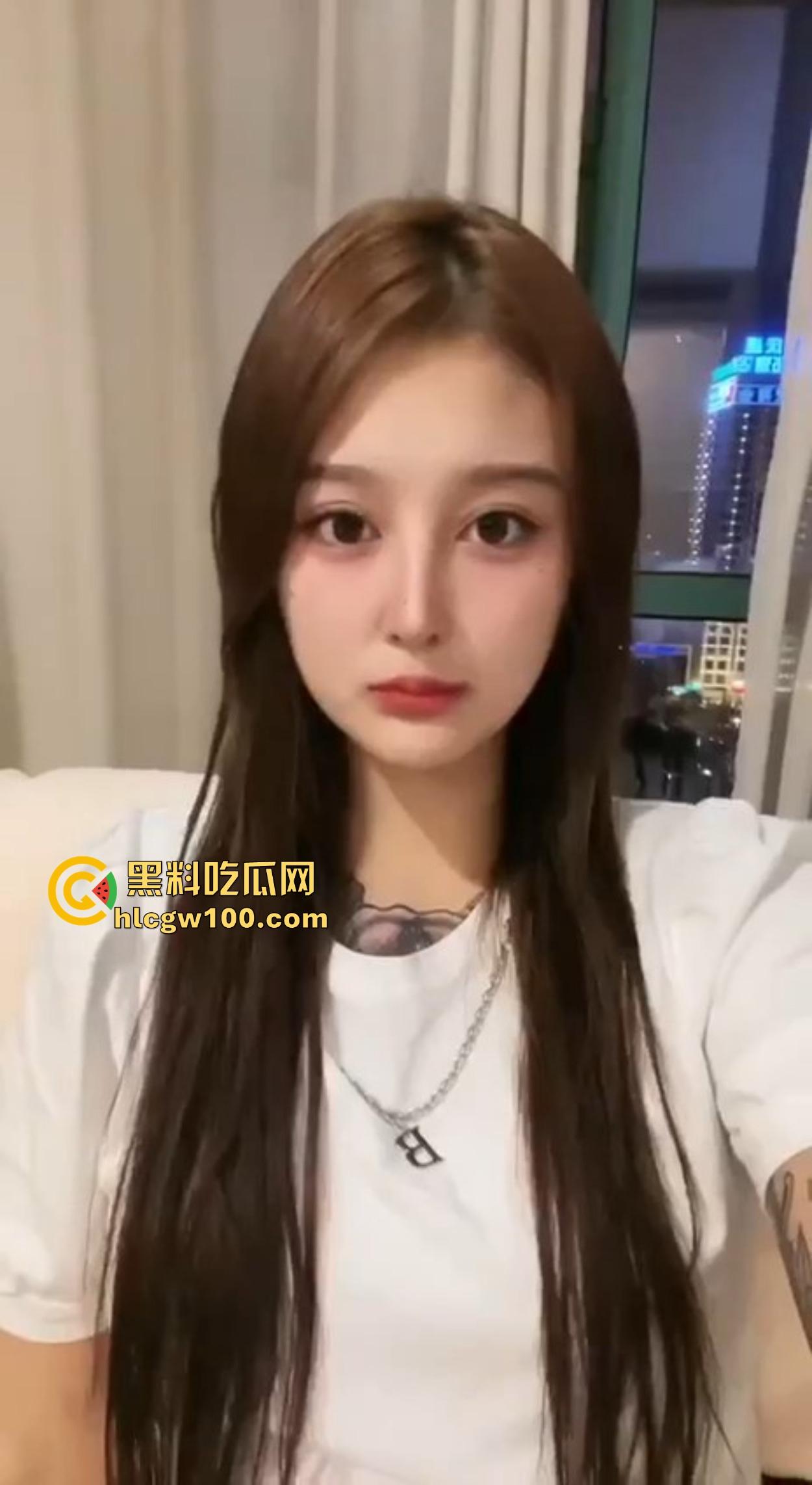 外围女出来挣钱被大神偷拍流出成国产区主角,熟人发现后一片哗然,洗白还能骗到老实人接盘吗?-1