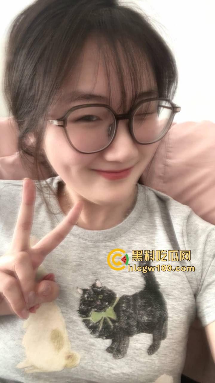 群友投稿粉嫩大学生眼镜妹无套内射全程解锁 后入颜射骚到骨子里,这大穴让人无话可说!-1