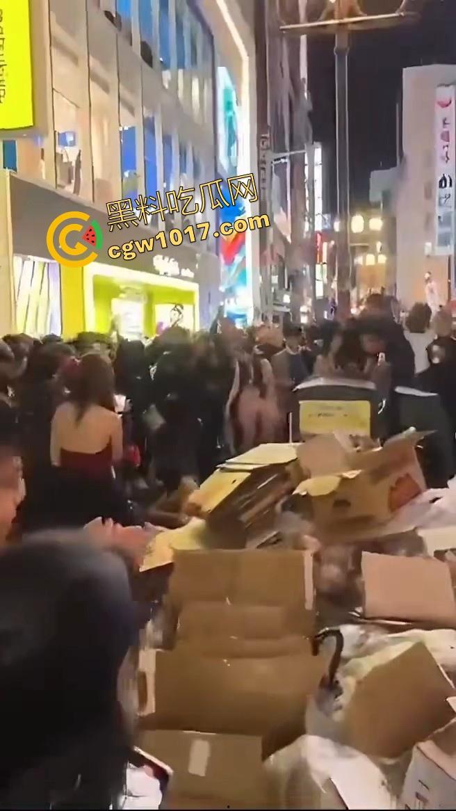 日本街头的万圣节!这你确定不是在拍片嘛,这是借着万圣节的节日来宣称的吧,极品漏奶小天使到处都是,狠狠羡慕了!-9