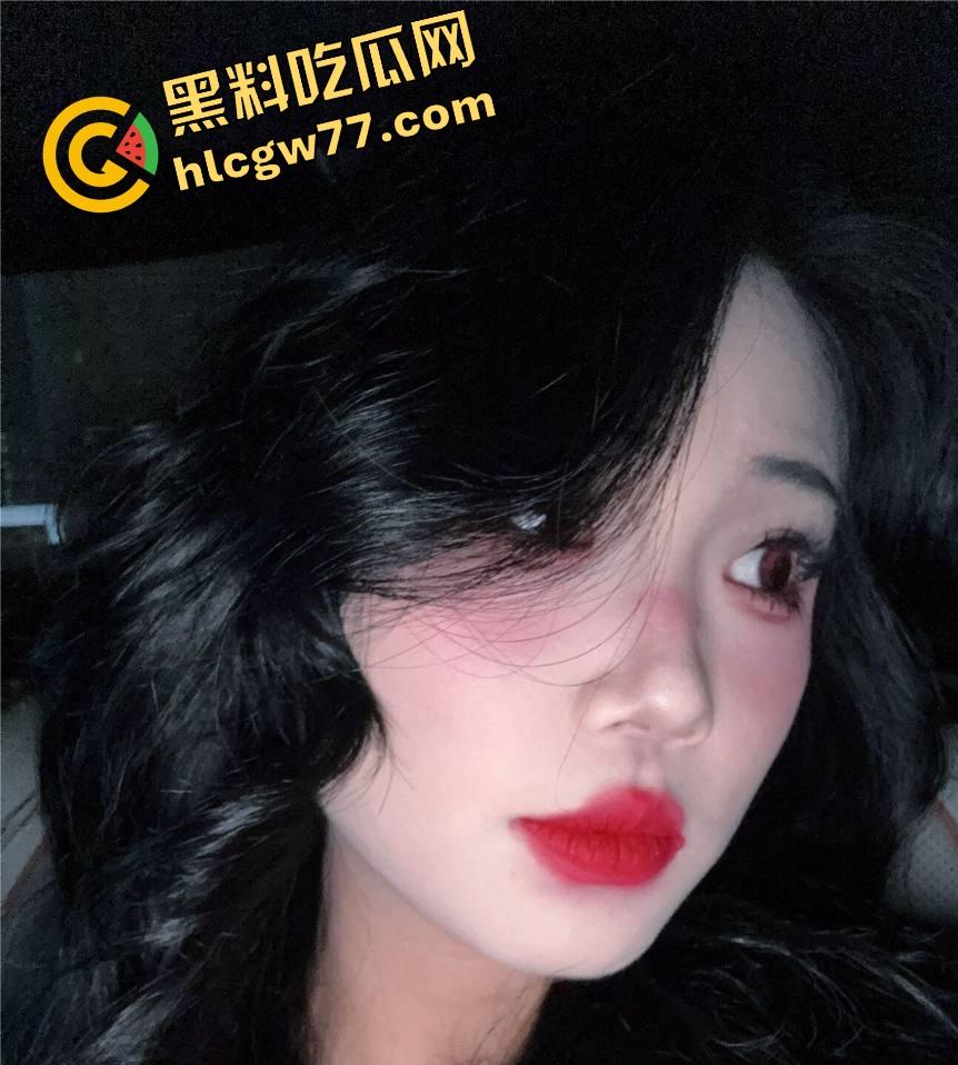 赣州00后【刘飞羽】裸贷爆料,高颜值女神私密撩姿大曝光,黑美甲让人看了都想舔!-4