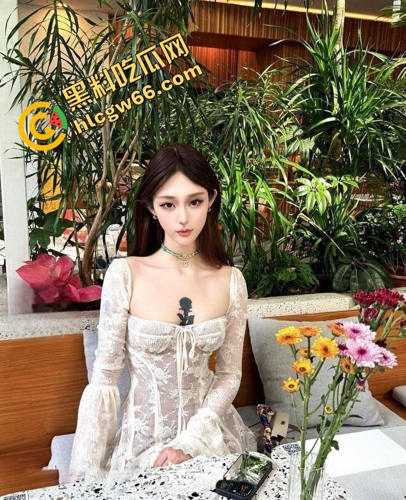 珠海大神【ToroS】学妹收割机,当街母狗调教,跪舔肉棒爽喷骚水,骚穴灌满精液流出!-1