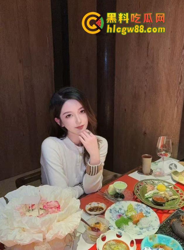 抖音约炮成都妹子『王月洁』富哥5W半个月SM调教全体验，比女朋友还主动骚到让人不想放手！-1