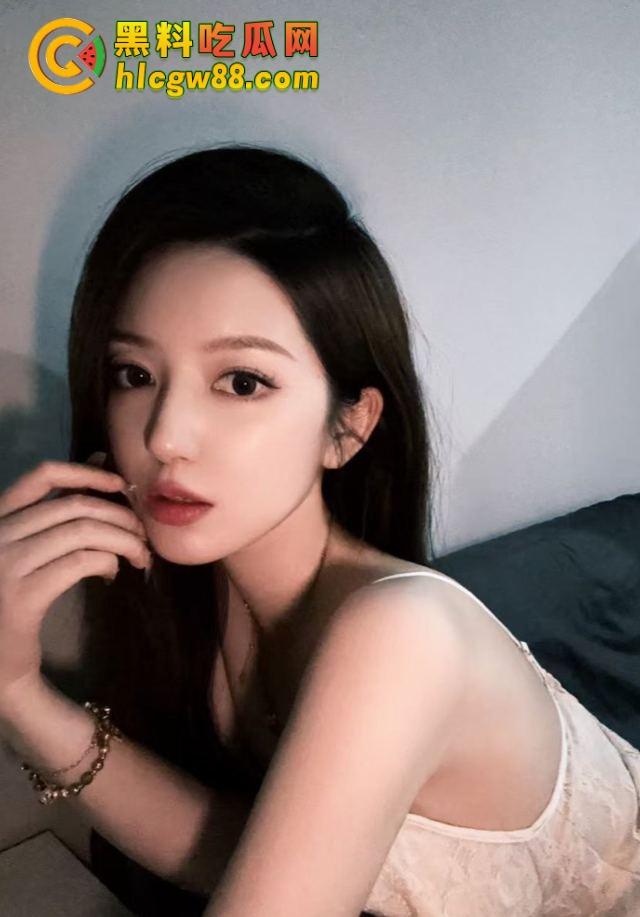 抖音约炮成都妹子『王月洁』富哥5W半个月SM调教全体验，比女朋友还主动骚到让人不想放手！-2