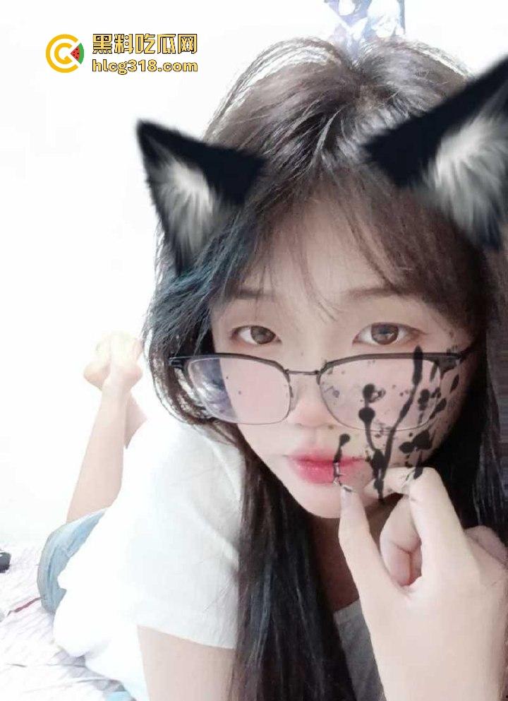 岭南师范学院【李雅琪】 与男友裸聊视频泄密，邻家学妹化身网调母狗，对镜自摸淫水横飞！-3