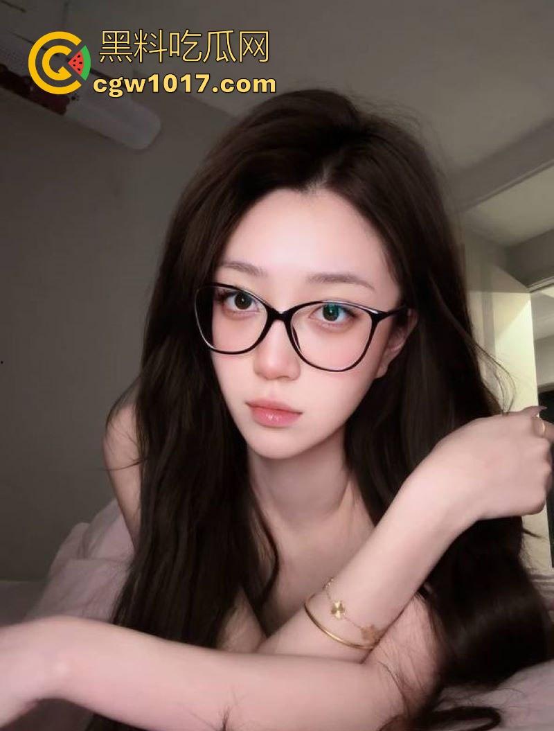 抖音网红【猪猪子】价值千金的大尺度裸聊视频曝光,高冷御姐变骚浪舞姬,露脸卖骚嫩逼巨乳一览无遗!-5