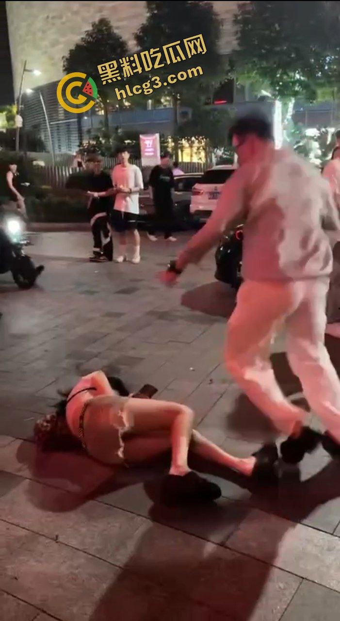 炸裂抓奸事件！厦门福馆李晓彤与男小三被当场捉奸 爆出金句  “她给我舔屌吞精时，你还在哪里打飞机”  气疯后踢打女人-5