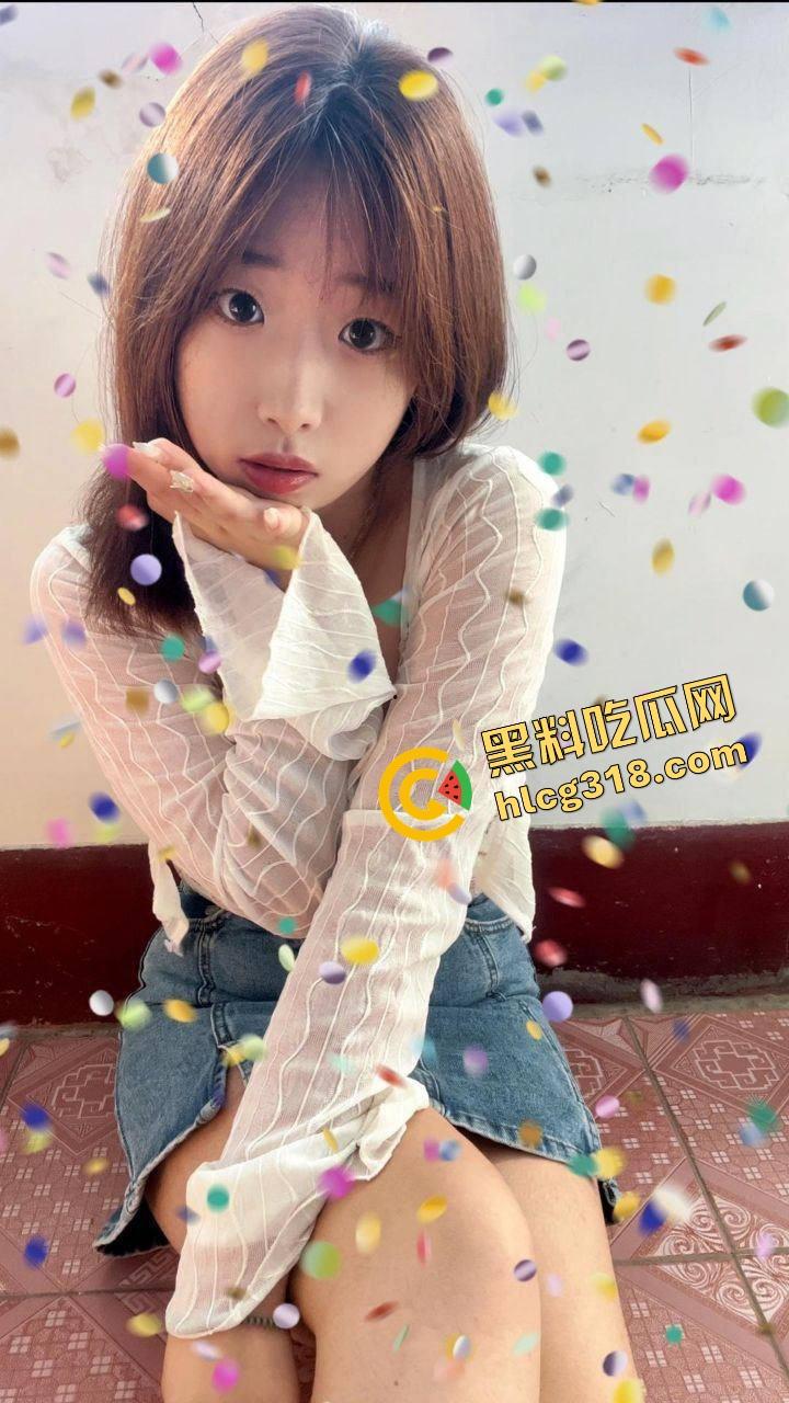 学生妹被金主包养玩成群交机器，3P起步5P封顶，钱到位随便上，有钱就能多人乱斗男友顶着绿帽加入！-1