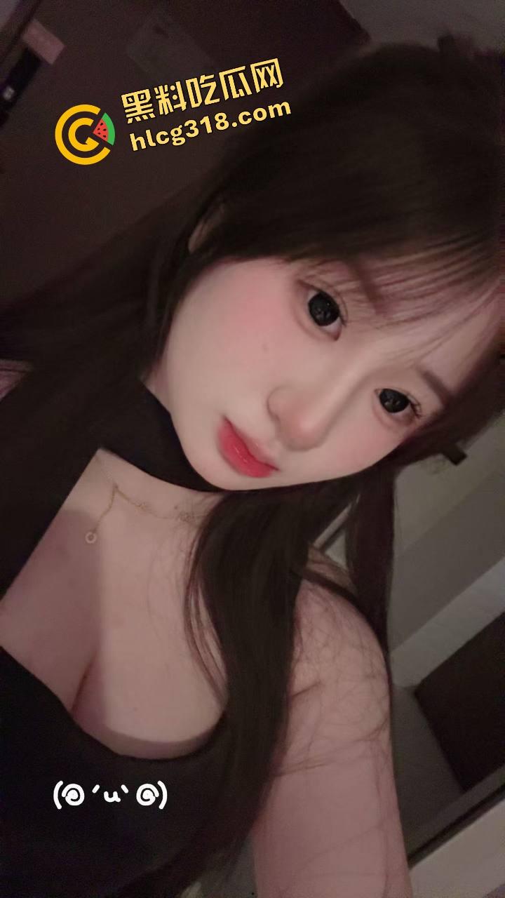 学生妹被金主包养玩成群交机器，3P起步5P封顶，钱到位随便上，有钱就能多人乱斗男友顶着绿帽加入！-4