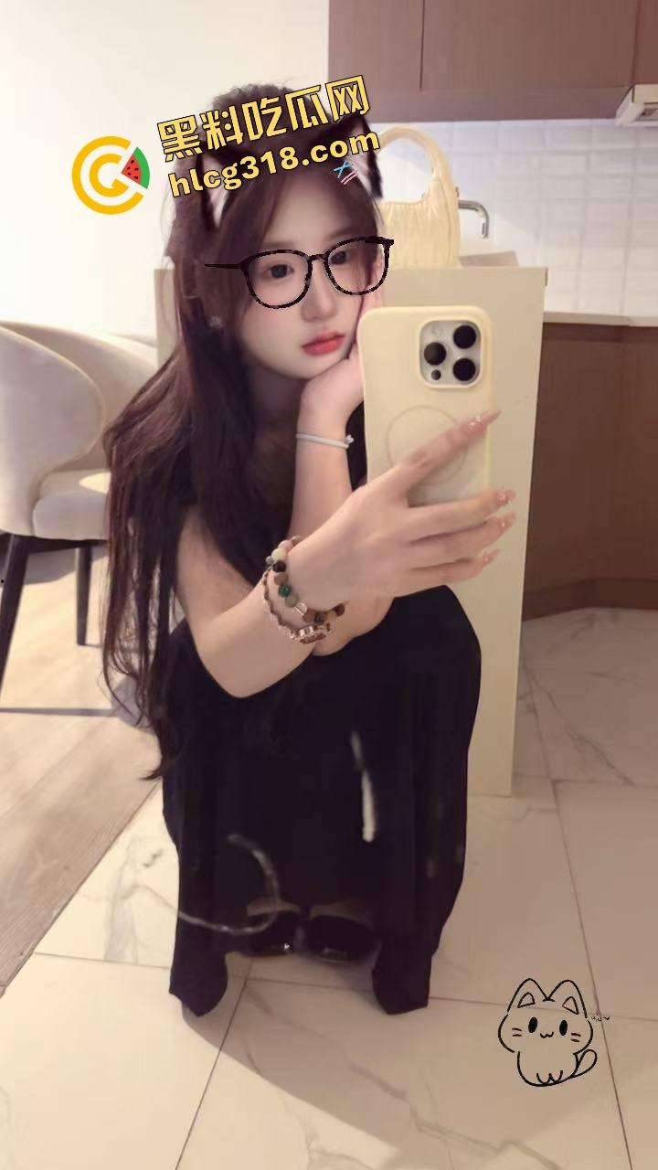 学生妹被金主包养玩成群交机器，3P起步5P封顶，钱到位随便上，有钱就能多人乱斗男友顶着绿帽加入！-7