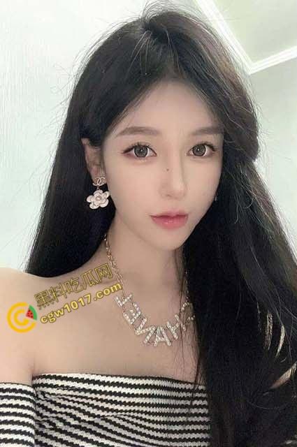 海角大神与完美嫂子试衣间荒淫！36D雪乳翘臀加持，弟弟把持不住硬顶嫩穴，直捣黄龙疯狂喷精！-1