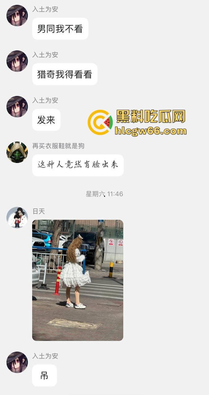 烟台街头惊现男娘哥斯拉 大叔穿白裙戴金假发扯着光腿神器当街起舞 路人全员respect！-2