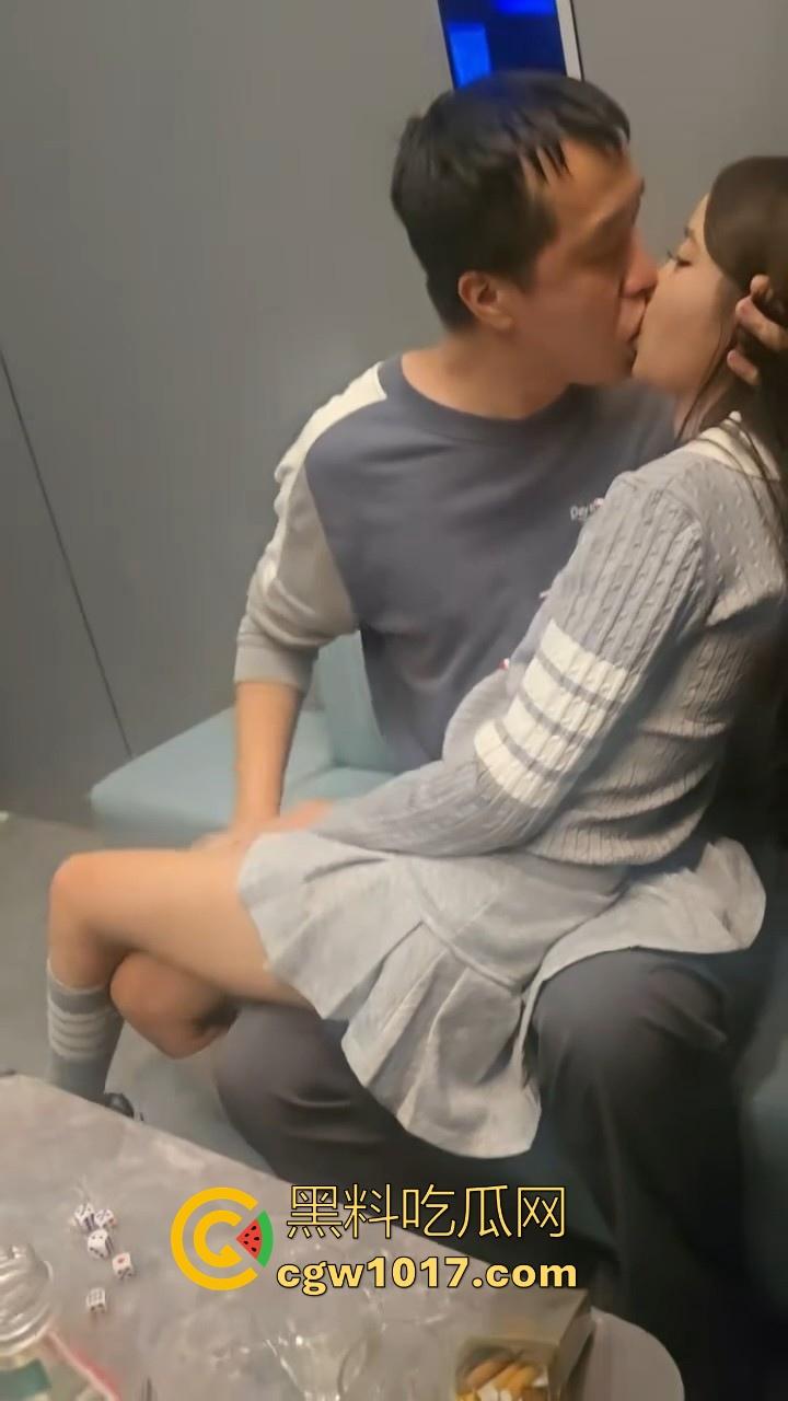 我是真的恨你们这些有钱人啊！吃好喝好操尤物，各种极品身材身上骑，骚逼一天一换，各种女神反差淫荡一面展示在目前！-2