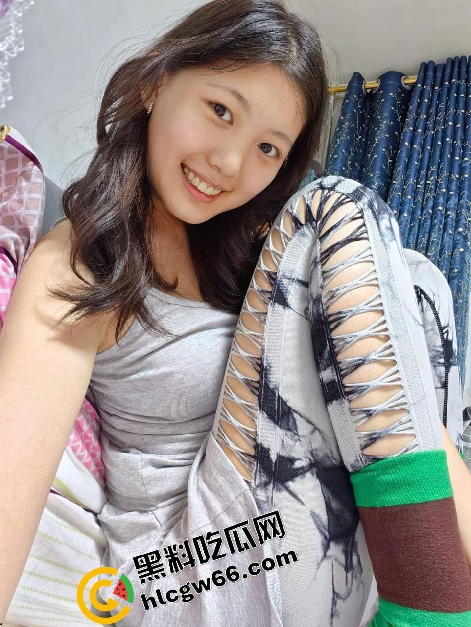 湖南白虎骚妹【姜茉莉】操疯了,鸡巴骑上去自己动舔舔舔吞吞吞坐坐坐,小穴被干得啪啪响!-1