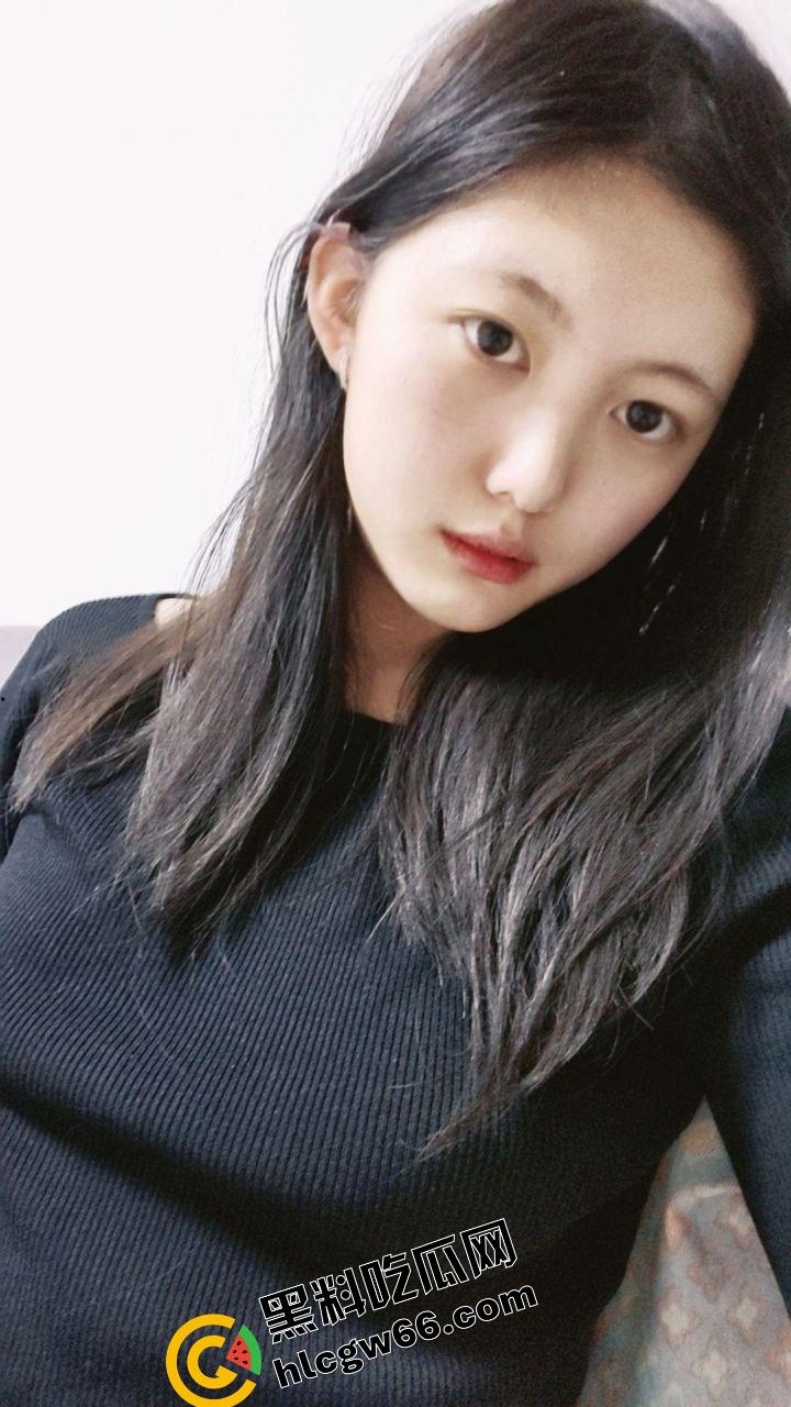 湖南白虎骚妹【姜茉莉】操疯了,鸡巴骑上去自己动舔舔舔吞吞吞坐坐坐,小穴被干得啪啪响!-2