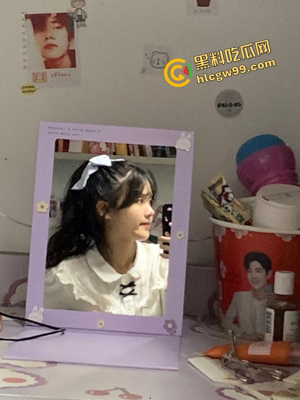 谈个骚母狗是种什么体验?潍坊工商职业反差骚货,袁芊宿舍内自拍骚逼还要P图供男友观赏!-3