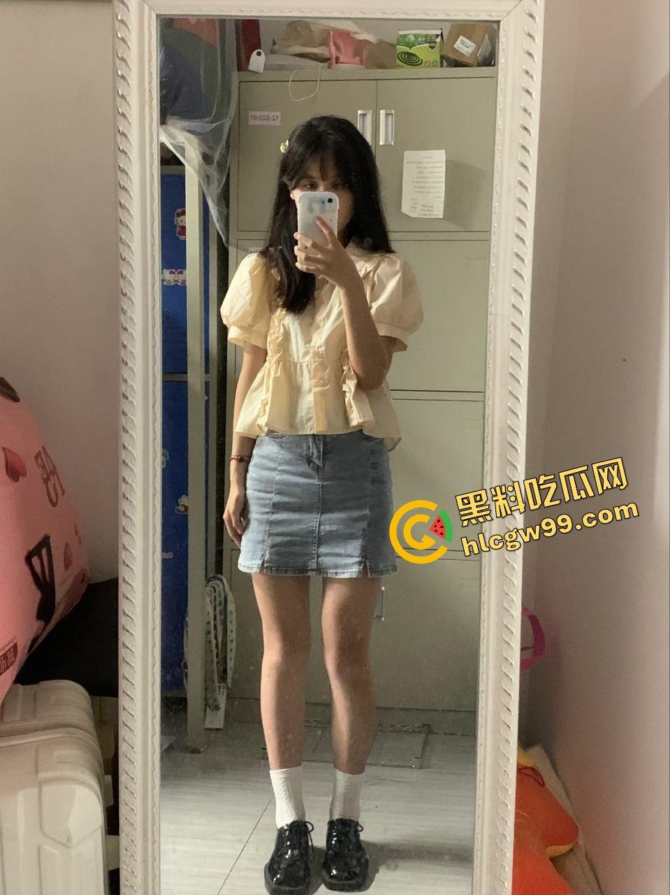 谈个骚母狗是种什么体验?潍坊工商职业反差骚货,袁芊宿舍内自拍骚逼还要P图供男友观赏!-5