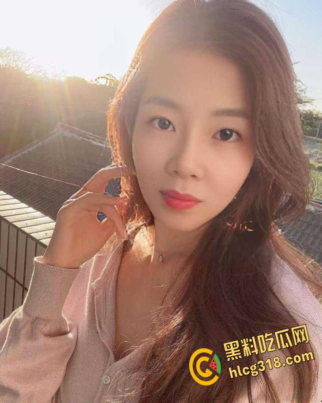 天津某公司高层领导【俞因】，人前文静人后母狗一丝不挂， 塞入肛塞上班 ，真是欠调教的小母狗啊！-1