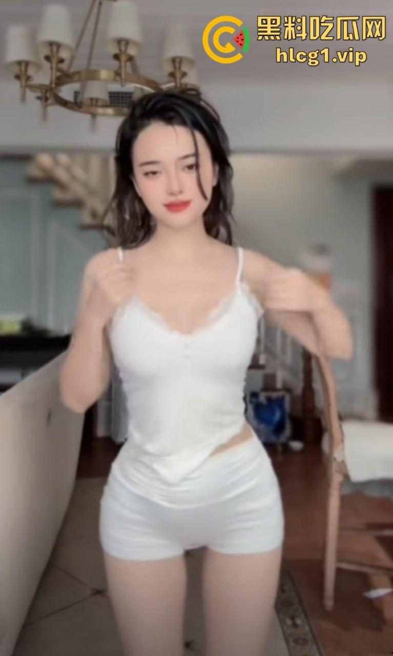 生活不易 建筑高工卖艺！抖音50万粉丝 【美洲豹66】单亲妈妈 巨乳黑丝骚姿挑逗！-9