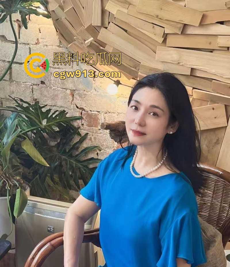 性感骚妈醉酒后惨遭淫魔儿子强上，抬腿猛干骚穴，淫水泛滥，操哭后下意识发出呻吟！-1