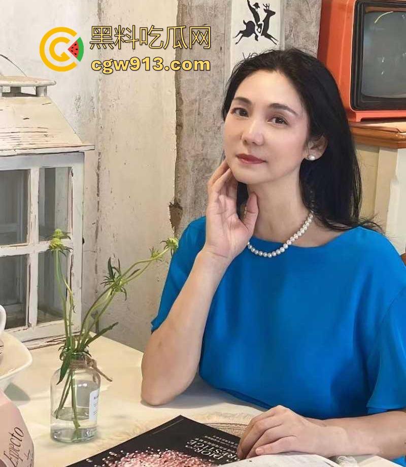 性感骚妈醉酒后惨遭淫魔儿子强上，抬腿猛干骚穴，淫水泛滥，操哭后下意识发出呻吟！-3