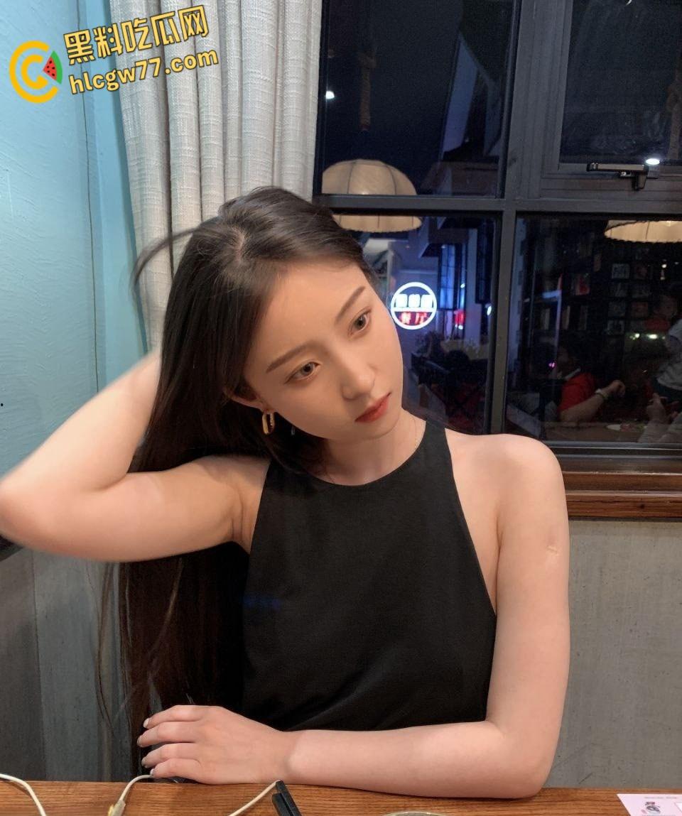 杭州高颜值反差少妇【施芮雯】，长腿尤物露脸淫荡，口活后入引爆极致狂欢！-4