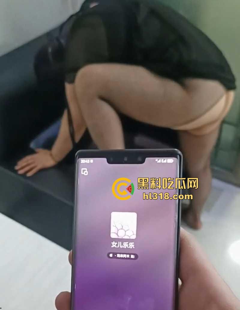坦克人妻偷情视频流出，挺翘臀被后入狂操，边接女儿电话仍被猛攻，压抑不敢淫叫，内射瞬间还在通话刺激！-10